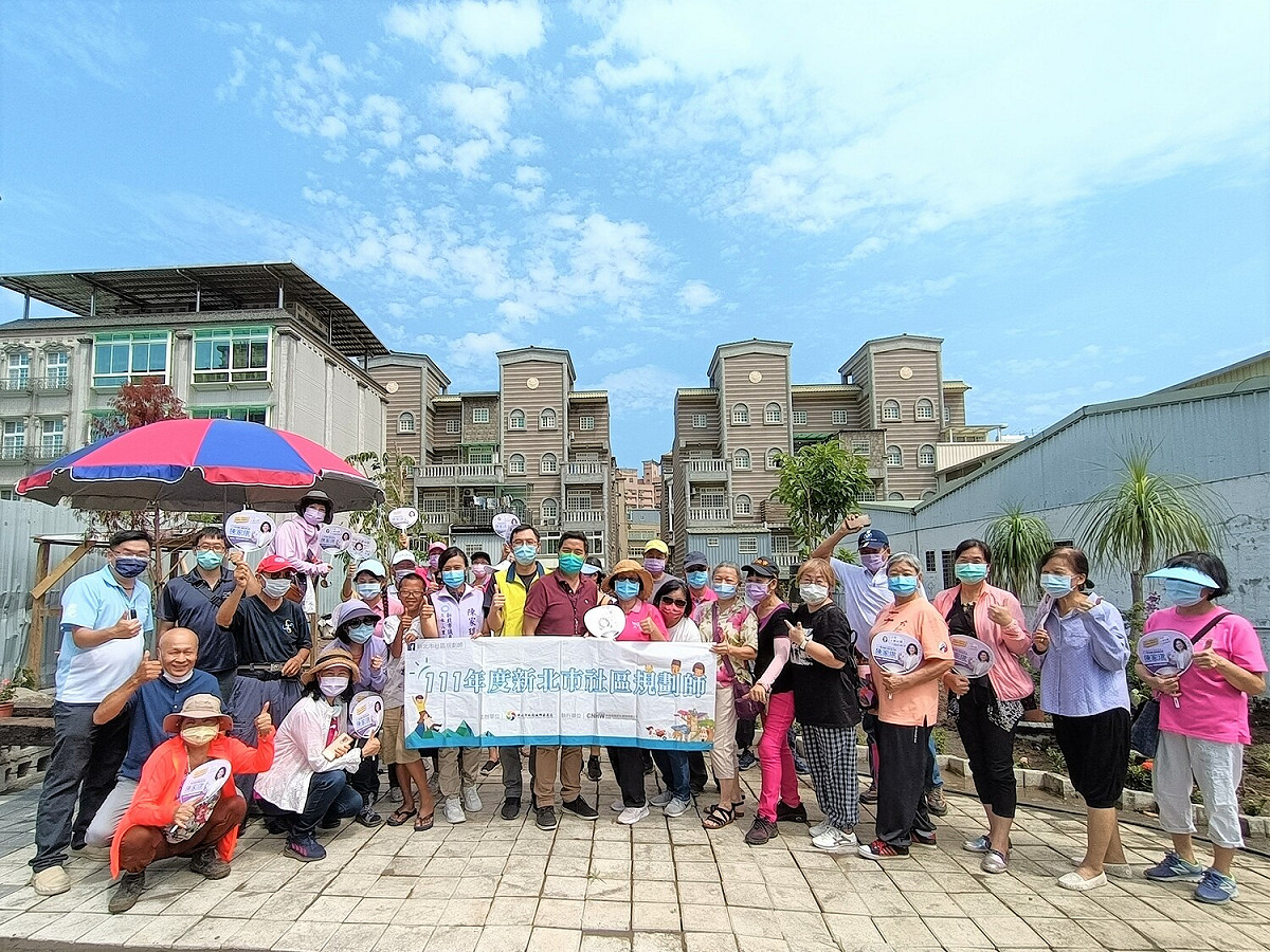 愛善心田園成果發表有許多里民志工共同參與。
