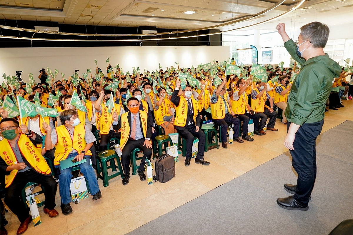 500名會計師齊聚蔡其昌競選總部，舉行後援會成立大會。 蔡其昌競選總部/提供
