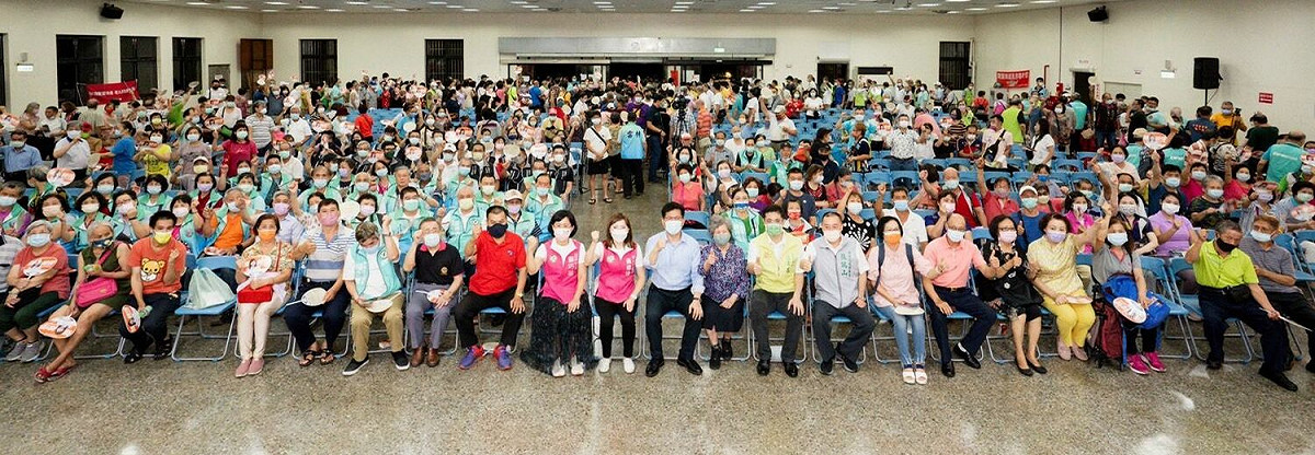 林佳龍到中和參加在地市議員張維倩舉辦的系列市政座談會，現場人氣爆滿。 圖：林佳龍競辦提供