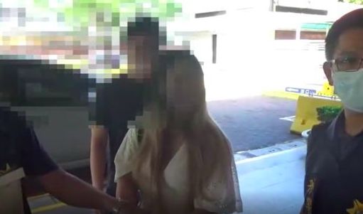 以張姓女子為首的人蛇集團，自今年5月開始以高薪為誘餌，誘騙國人前往柬埔寨等國工作，每騙1人出國就能得到10萬元的仲介費，迄今已安排50餘名國人出境。 圖／翻攝畫面