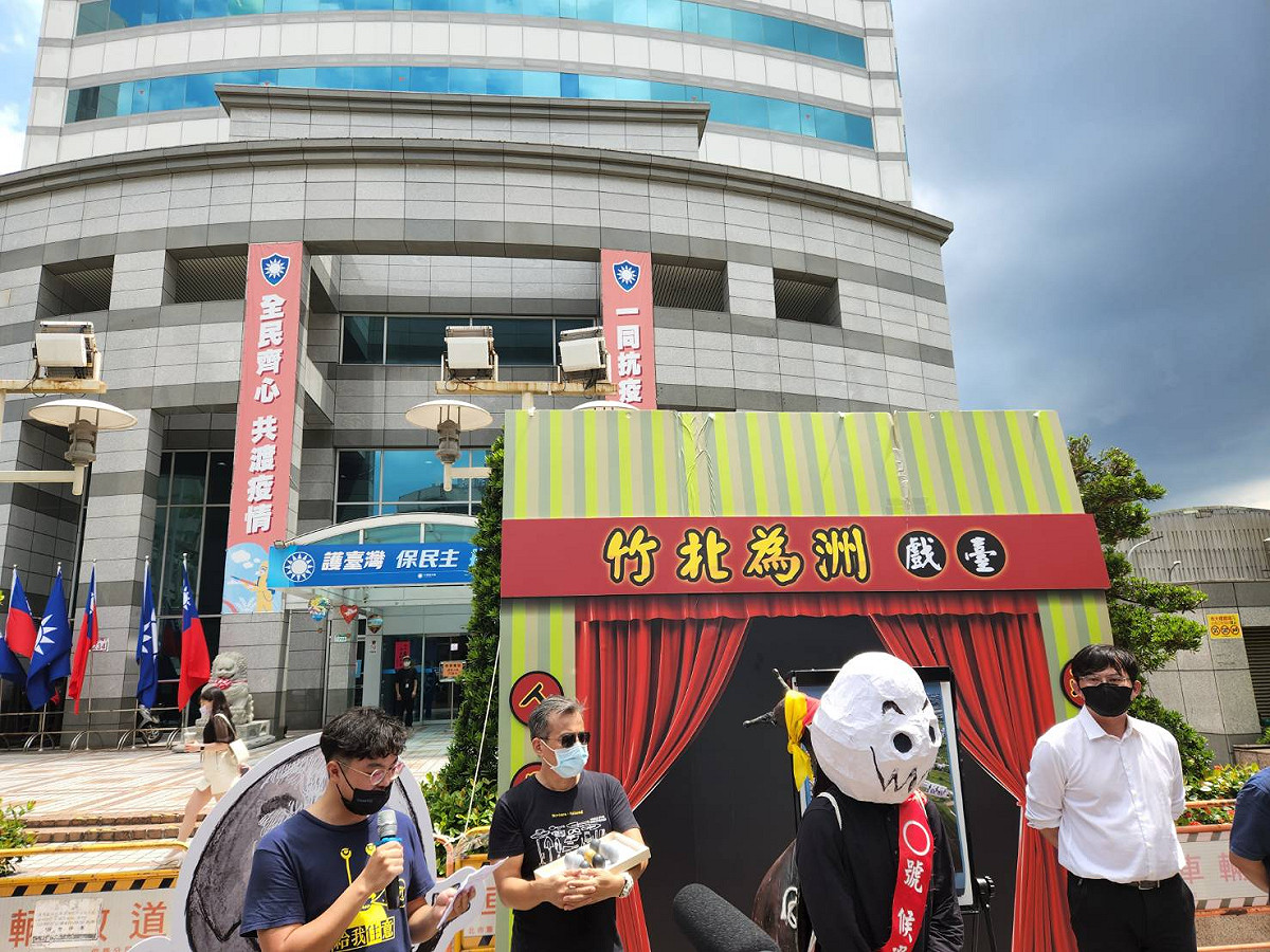 黃國昌中午赴國民黨中央，要求朱立倫說明。 圖:黃建豪/攝