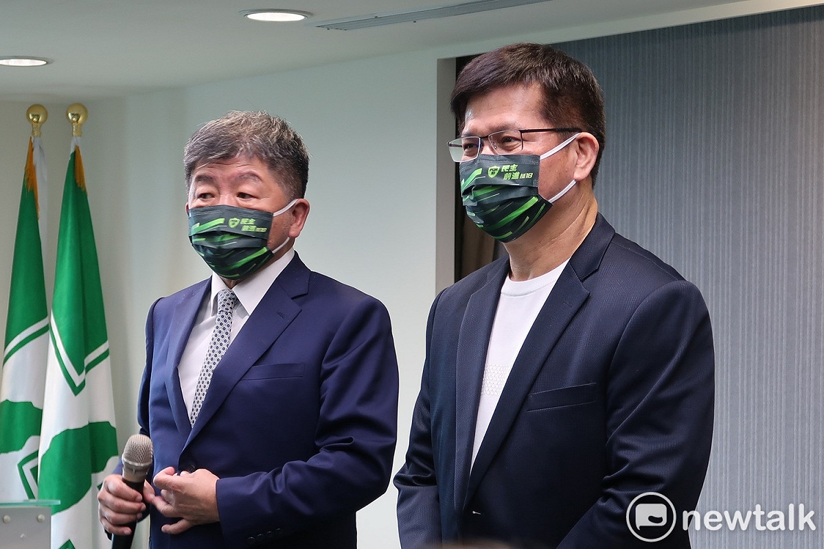 民進黨台北市長參選人陳時中（左）與新北市長候選人林佳龍（右）。 圖：林朝億/攝