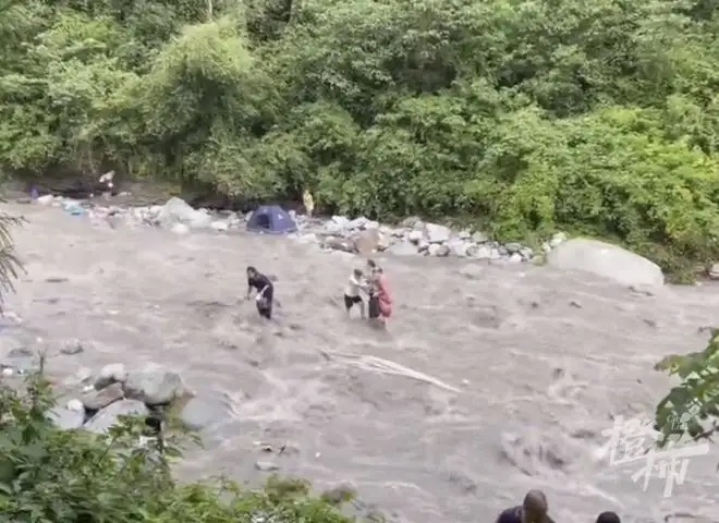 中國四川打卡景點「龍漕溝」爆發洪災，多人死傷。
