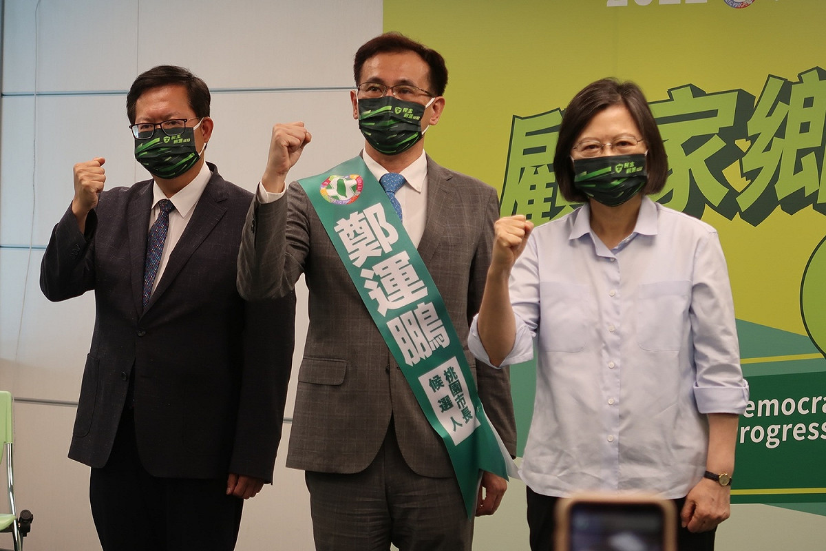 桃園市長鄭文燦、立委鄭運鵬、總統蔡英文（由左至右） 圖：林朝億/攝