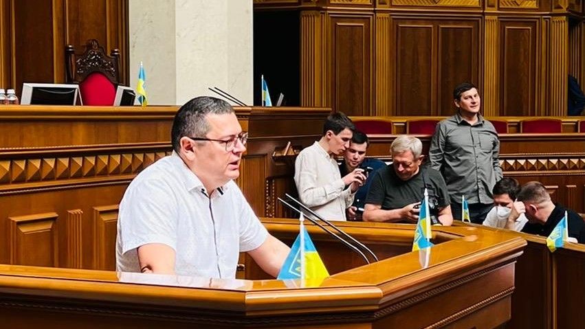 烏克蘭國會外交委員會主席梅列日科（Oleksandr Merezhko）與國會同僚成立跨黨派小組。 圖：翻攝推特