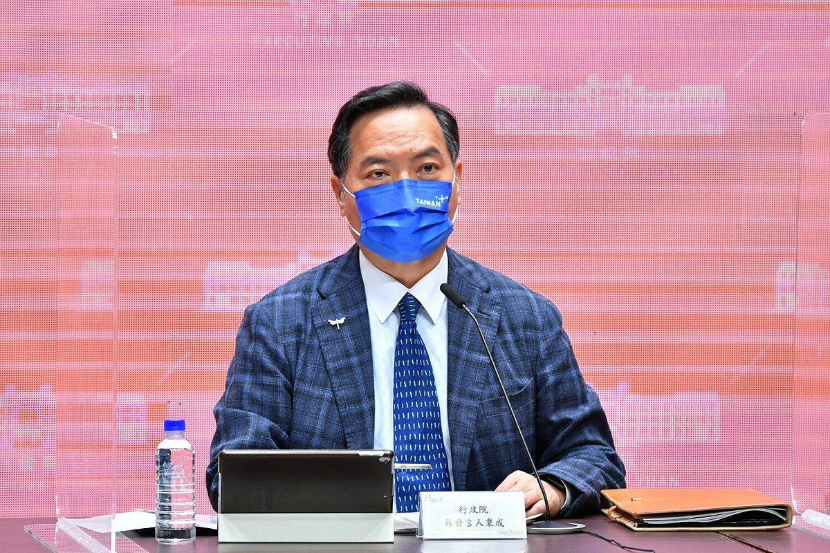 行政院會後記者會由政委兼發言人羅秉成主持，他轉述蘇貞昌在會中的談話內容。 圖：行政院提供