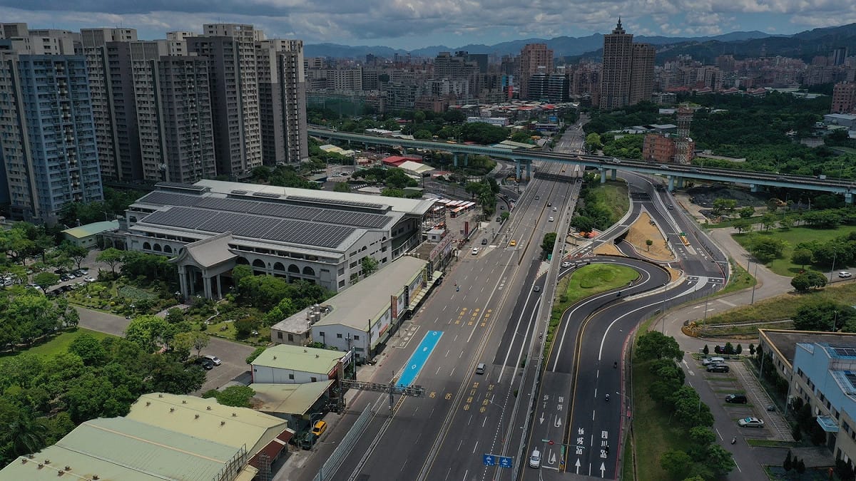 待明年公路總局施作的台65線高架橋增設北上、南下匝道工程都通車後，將可有效解決浮洲地區交通壅塞問題。 圖：新北市工務局提供