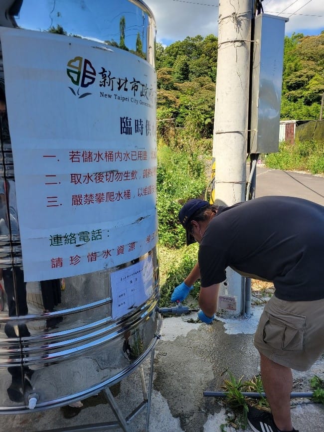 設置臨時供水站提供民眾取用。 圖：新北市水利局提供