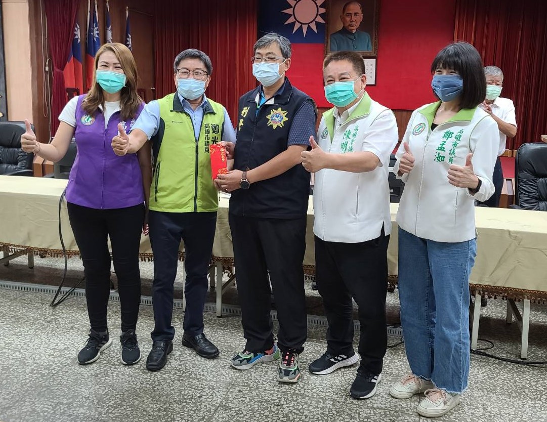 高市民進黨團慰問高雄市刑大。 圖：高雄市議會民進黨團提供