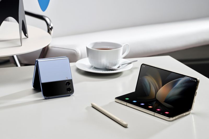 三星最新摺疊機 Galaxy Z Fold4以及Z Flip4即日起開放預購，除原廠大禮包之外，電信商、網路平台都有加碼優惠。 圖／官方提供