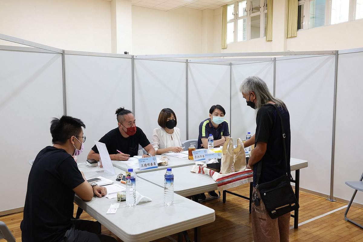 新北嚴選中的「特色商品」已於8月15日辦理第一階段專家評審，並將透過網路票選，評選出30件獲獎商品。 圖：新北市經發局提供