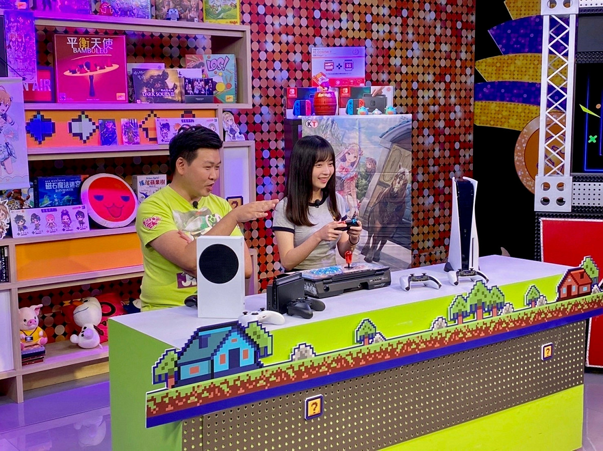平常在 Twitch 平台以射擊遊戲擄獲大量粉絲的 Yuna 表示，在這次錄影感受到了全新的遊戲體驗。 圖：狼谷育樂台/提供