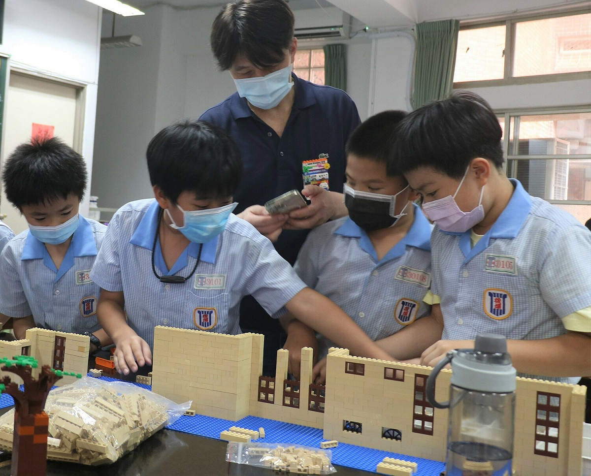 活動兩天樂高古蹟展將呈現新北市文化局前進校園創新推廣文化資產的成果，內容包含板橋放送所共5組大型古蹟樂高模型。