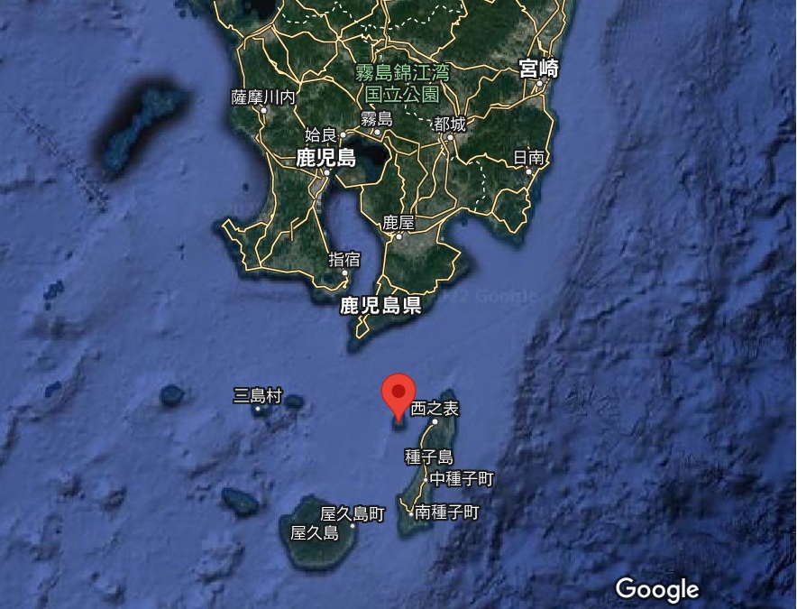 日本開發馬毛島(圖標位置)為駐日美軍航艦艦載機「陸地模擬航空母艦甲板起降訓練」整備地，傳已派出2艘工程船開始作業。 圖：翻攝Google Map