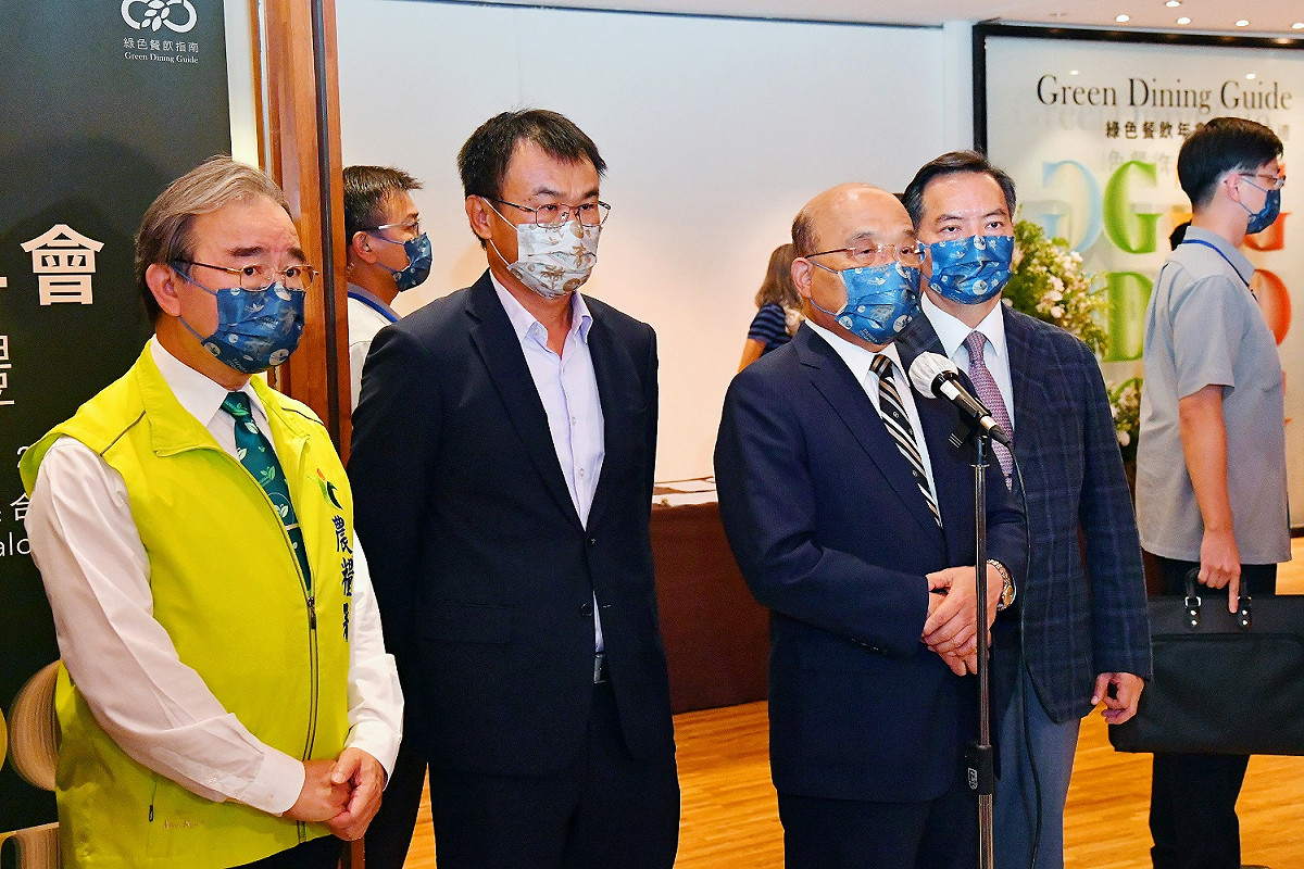 行政院長蘇貞昌今（19）日下午出席2022第二屆綠色餐飲年會暨頒獎典禮前受訪。 圖：行政院提供