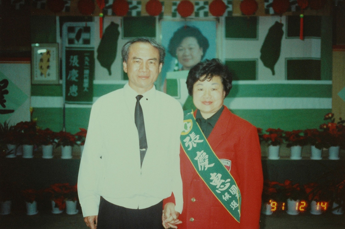 民進黨主席林義雄（左）陪同張慶惠（右）參選國代選舉。 圖：邱萬興提供