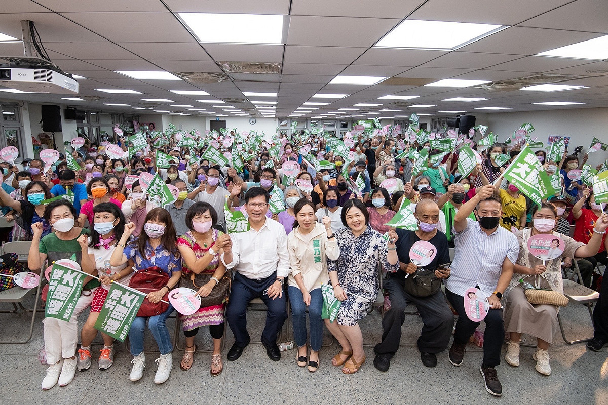 林佳龍赴樹林區參加由新北市議員參選人高乃芸主辦的「新北大翻新，議員逗陣拚」座談會，新北市議員高敏慧及在地里長、民眾熱情參與，滿場鄉親讓林佳龍信心滿滿。 圖：林佳龍競辦提供