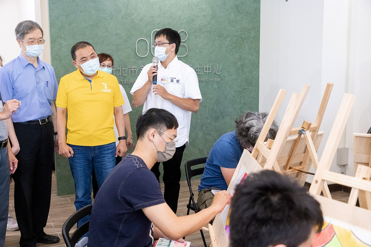 心理衛生中心將專業的資源導入社區，為不同族群規劃主題課程，提升民眾的「心識能」。 圖：新北市新聞局提供