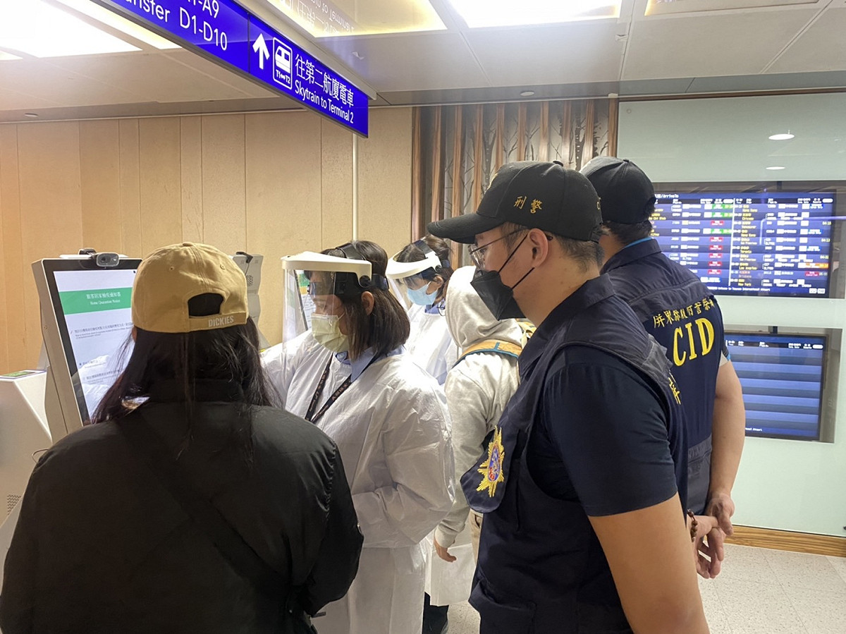 柬埔寨詐騙事件頻傳，民進黨原住民立委伍麗華在公、私部門協力合作下，成功救出5位民眾，已於21日晚間平安返台。  圖：警政署刑事警察局提供