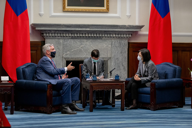 美國印第安納州州長侯康安（Eric Holcomb）訪團昨天抵台，蔡英文總統今（22）日上午接見訪團。 圖：總統府提供