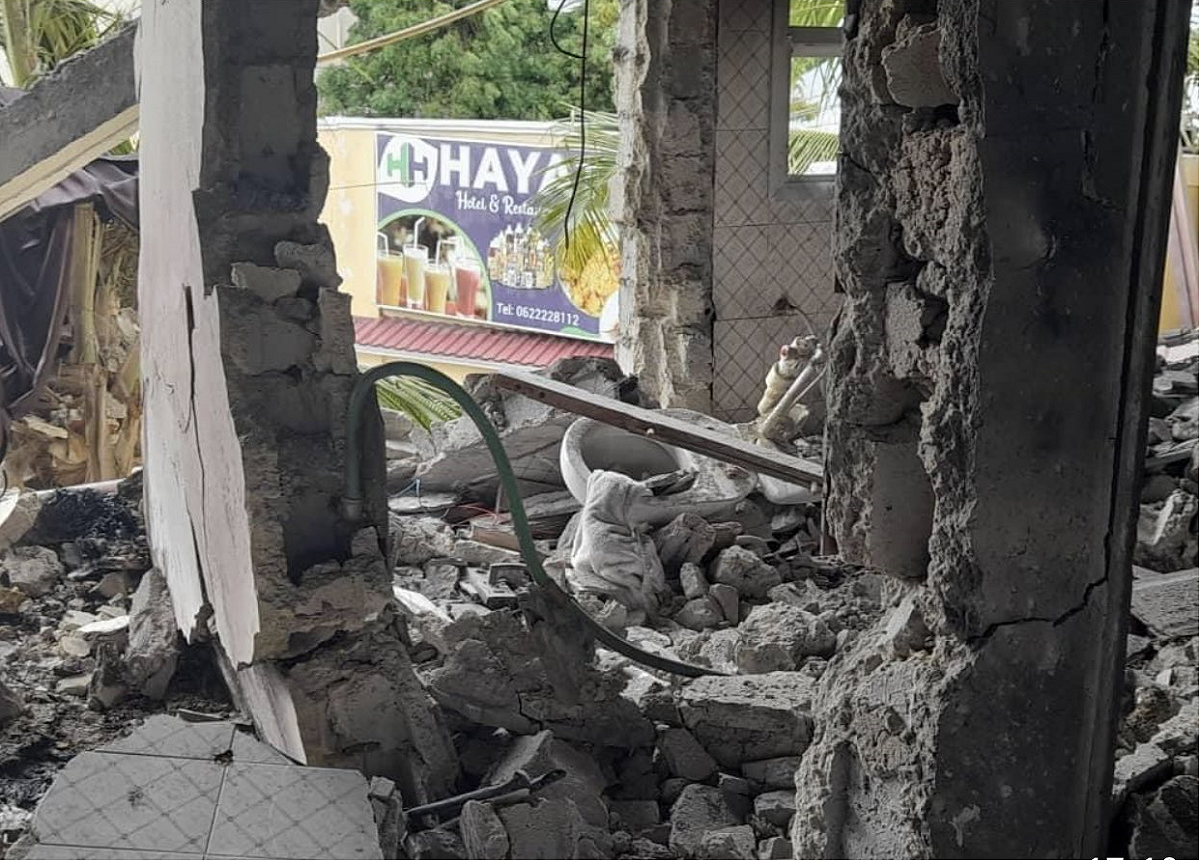 索馬利亞首都一間飯店遭恐怖攻擊，警方在圍攻30小時候解除危機。 圖:翻攝自推特Nasra Bashir Ali @NasraBashiir