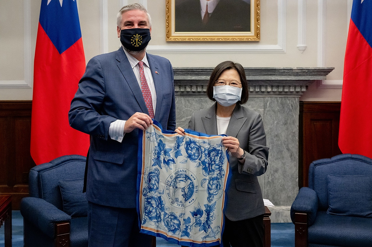 總統蔡英文 22 日上午接見美國印第安納州州長侯康安（Eric Holcomb） 圖：總統府提供