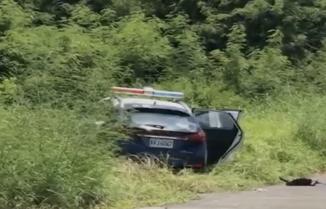台南市2名警員駕警車追查失竊贓車，在安南區被凶嫌殺害的現場。 圖 : 台南市警局/提供