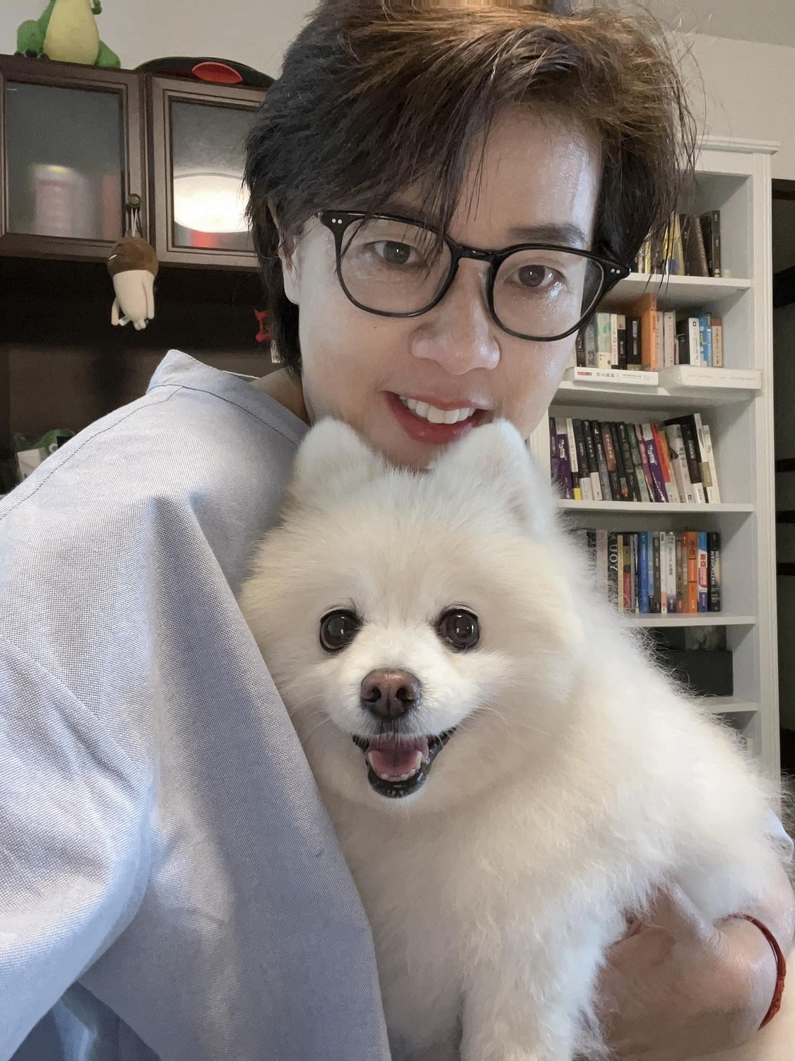 台北市副市長黃珊珊與愛犬小俠。 圖：翻攝自黃珊珊臉書