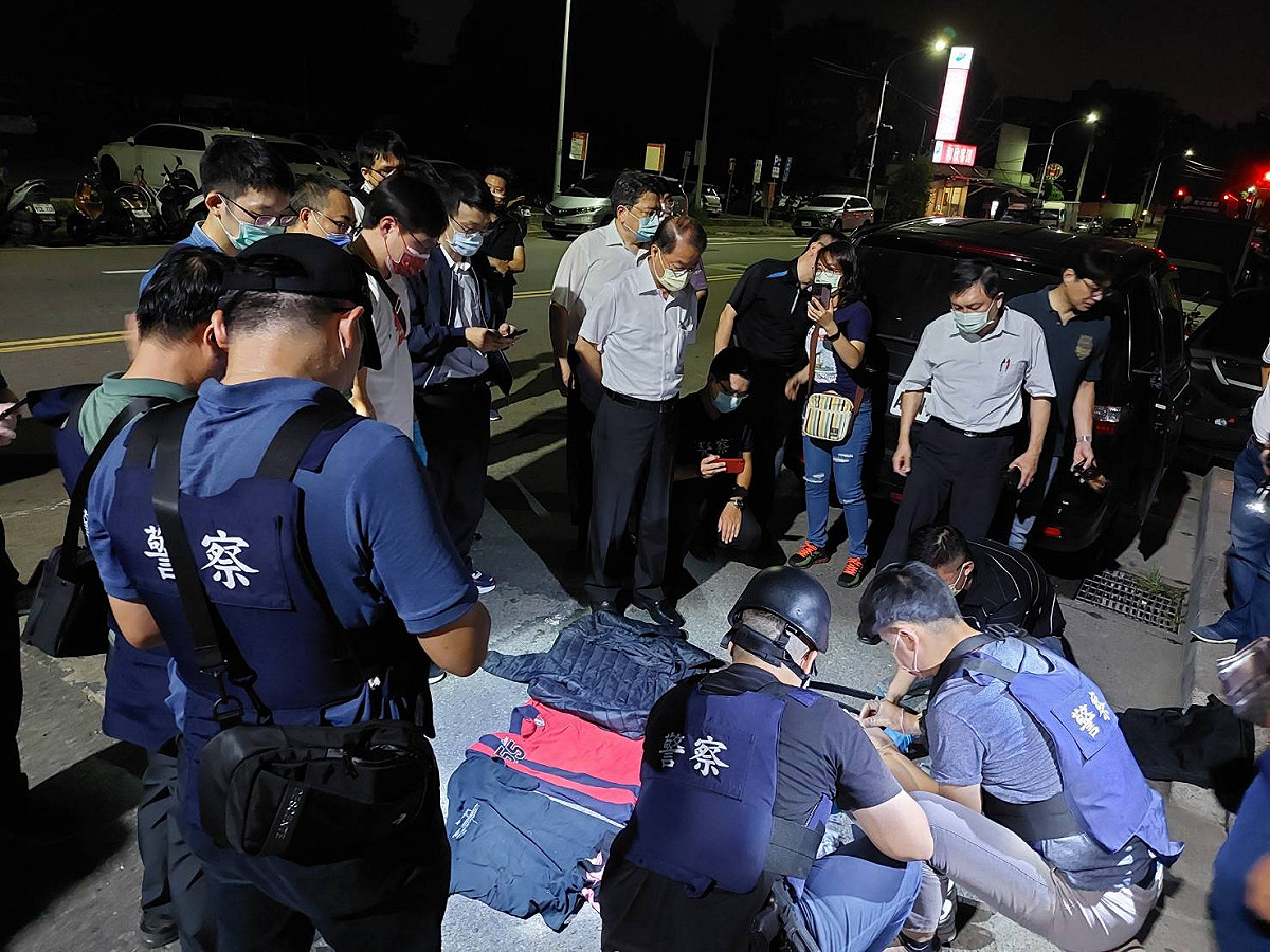 台南市發生震驚社會的殺警案，台南市警察局長方仰寧今天上午召開記者會說明，歹徒非常狡猾，不斷的換交通工具，就是想製造斷點，造成警方偵查的困難。 圖：台南市警察局提供