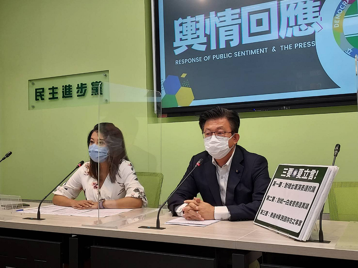 民進黨團今天舉行輿情回應記者會。 圖：陳佩君／攝