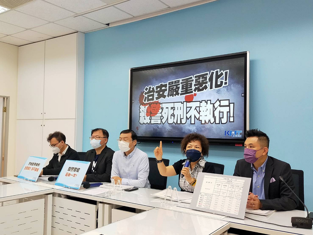 國民黨團召開記者會，呼籲蔡政府真正重視警察權利，推動修正《警械使用條例》。 圖：國民黨立法院黨團/提供