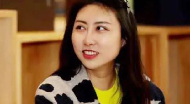 中國現代作家、詩人賈淺淺。