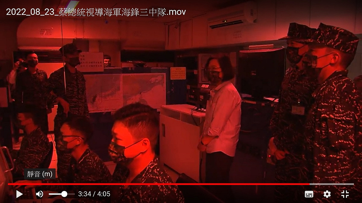 總統蔡英文視察海軍海鋒三中隊畫面 圖：翻拍自總統府提供的影片