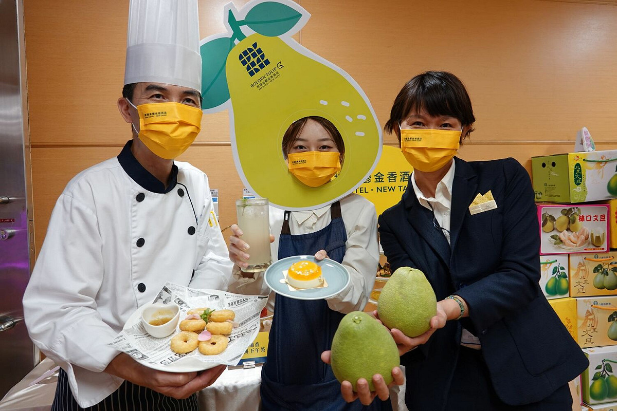 與國際型度假酒店將捷金鬱金香酒店合作，於9月限定推出柚香雙人下午茶套餐，特別研發柚香調飲，與甜蜜柚香草甜甜圈。 圖：新北市農業局提供