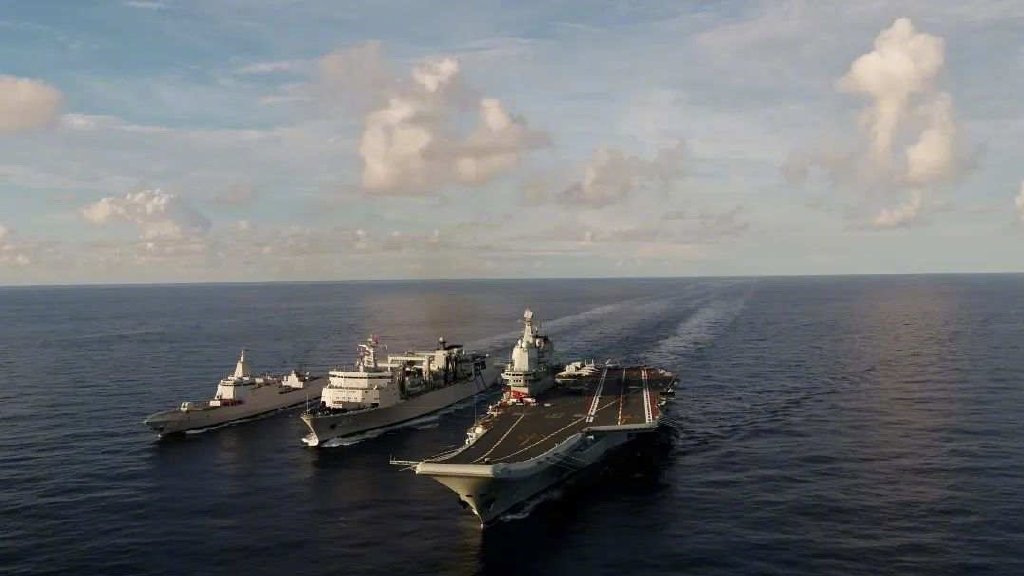 解放軍航空母艦「山東號(CV-17)」在南海實戰化訓練，無意間證實補給作業為航艦戰力最大軟肋。