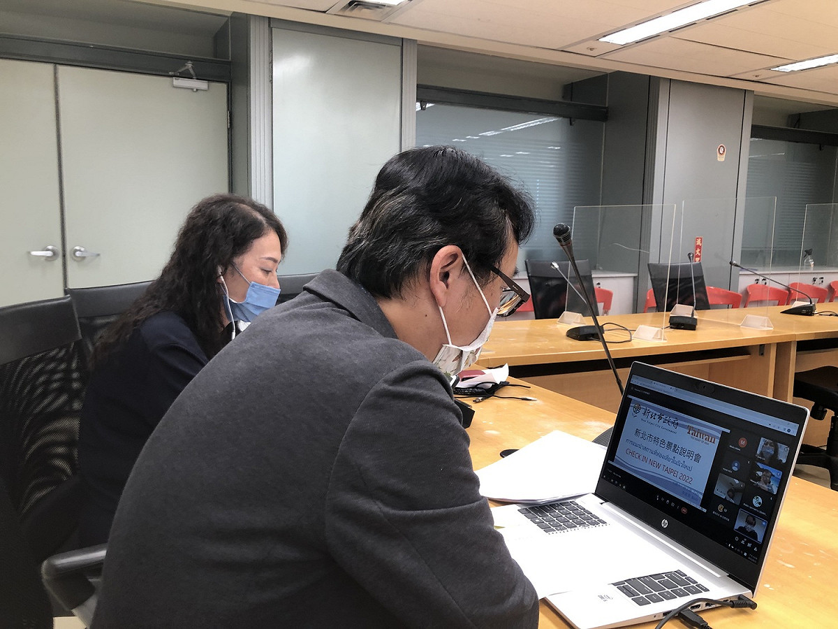 楊宗珉與台灣國際觀光產業發展協會理事長林玉華攜手向泰國旅客推薦新北觀光，為邊境解封做好準備。