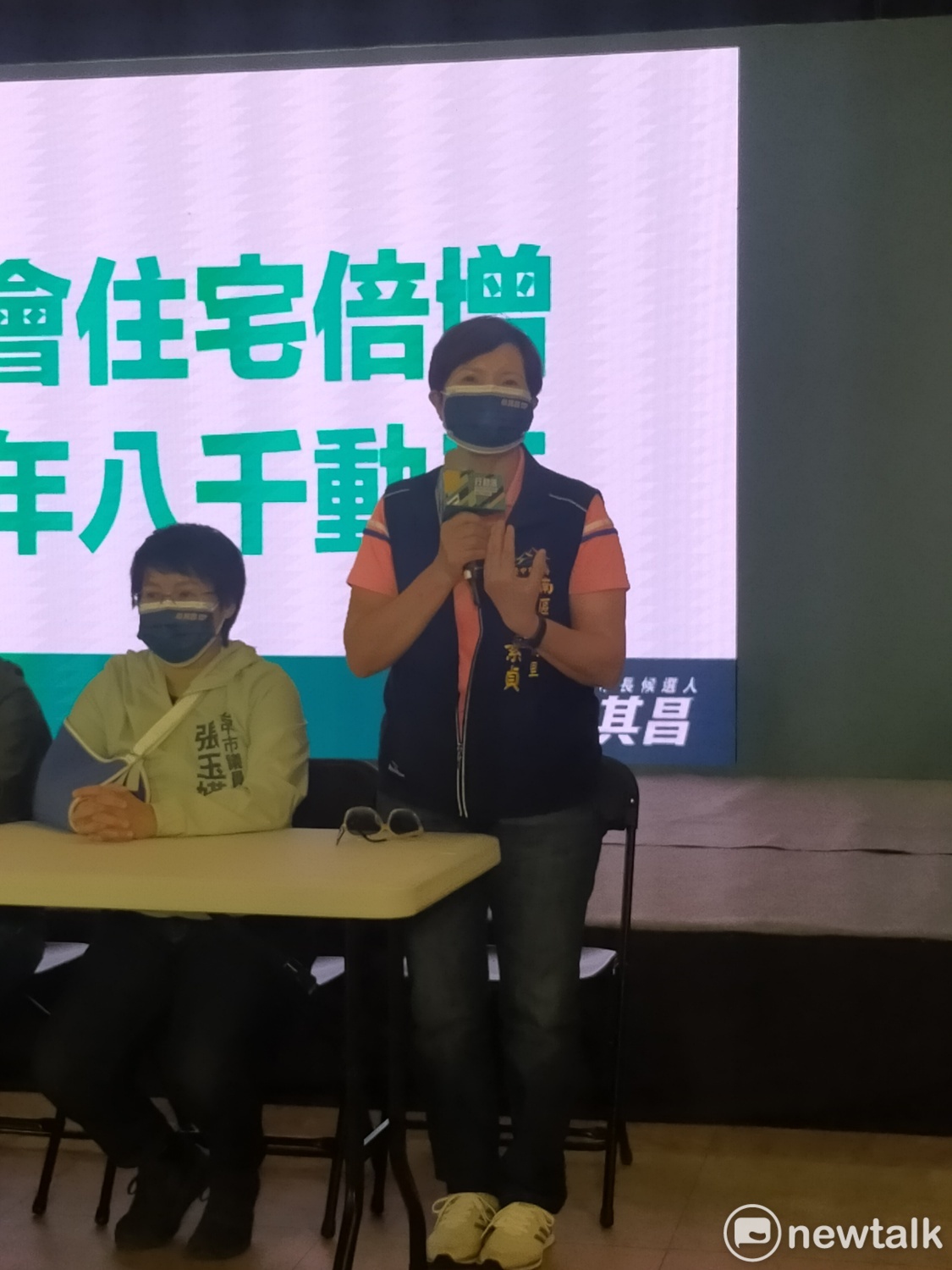南區崇倫里長曾素貞現身說法，她里內重劃區有機關用地，透過國民黨議員爭取但無下文。 唐復年/攝