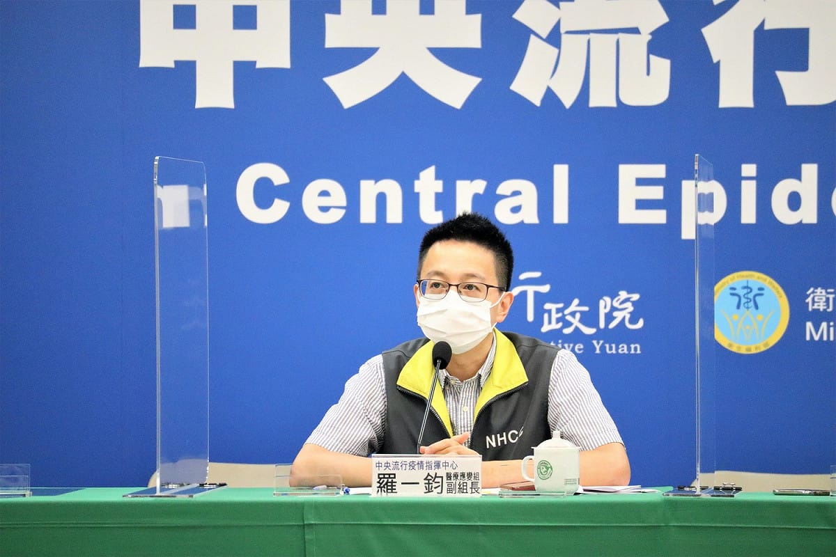 中央流行疫情指揮中心醫療應變組副組長羅一鈞。 圖：中央流行疫情指揮中心 / 提供