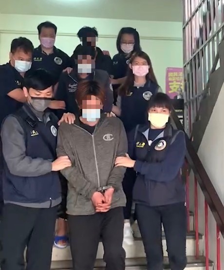 解送犯嫌至南投地檢署複訊。 圖：移民署提供