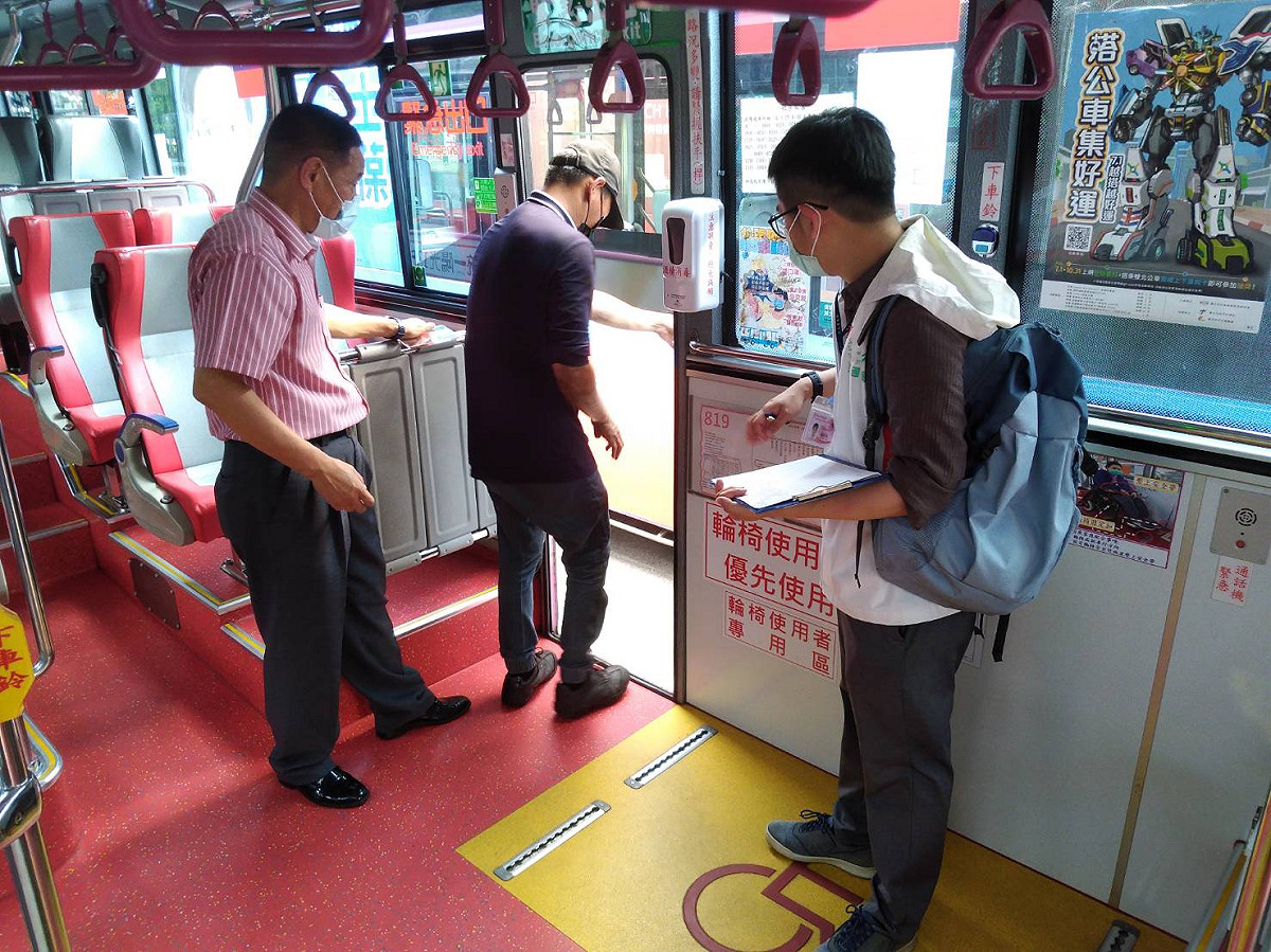 車輛檢查。 圖：新北市交通局提供