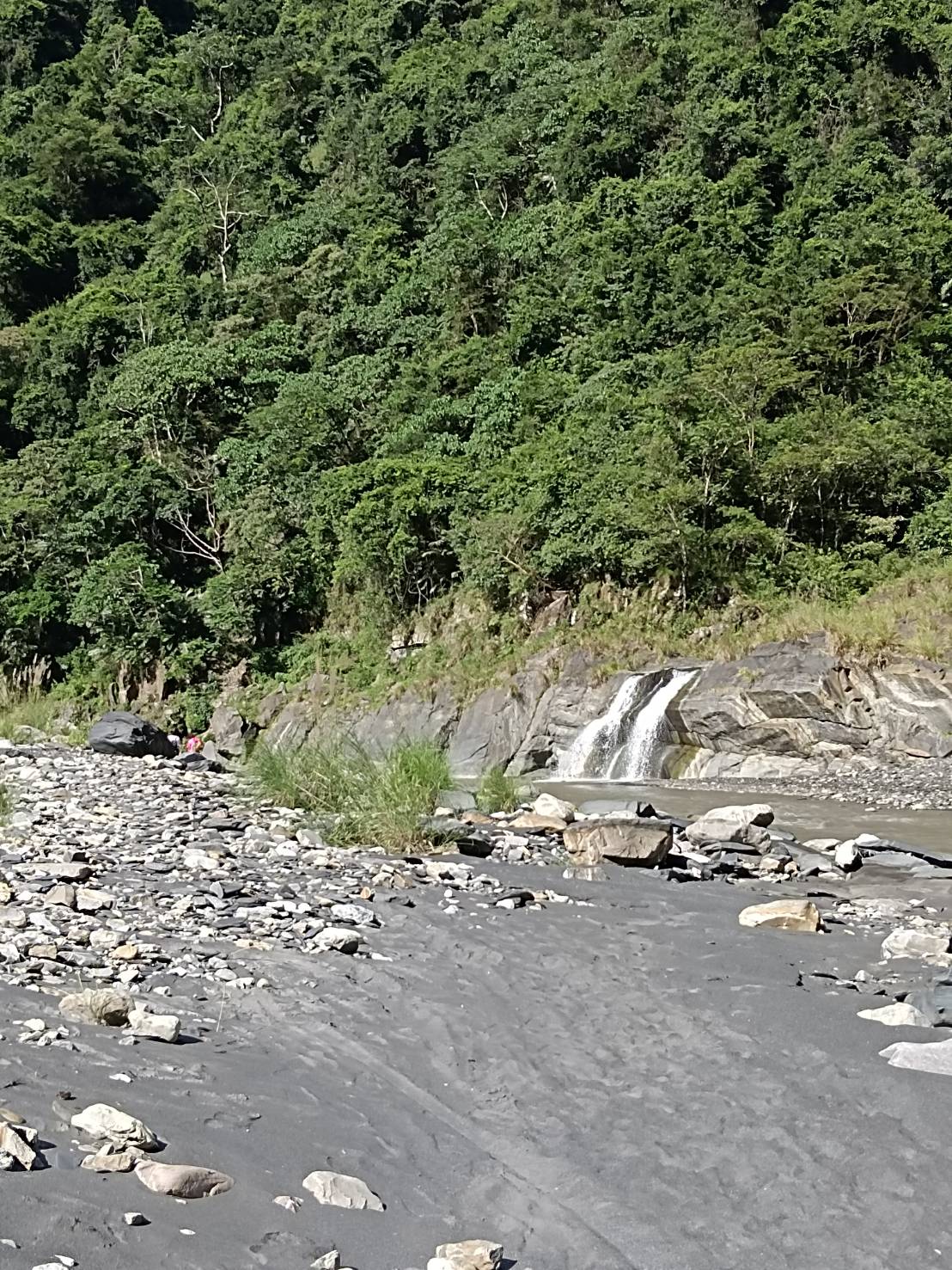 武界溯溪5人失聯，今晨持續搜救。 圖/法治村村長 葉阿良提供