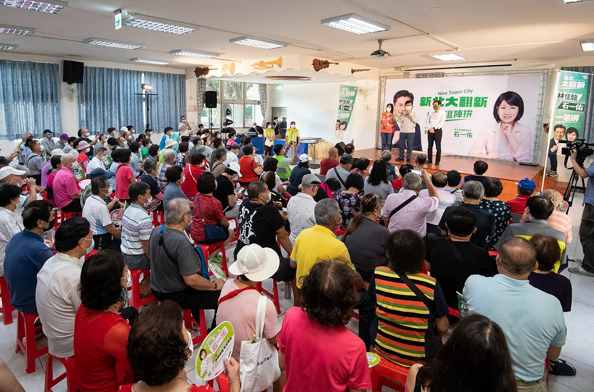 新北市議員參選人石一佑主辦的「新北大翻新，議員逗陣拚」座談會，現場座無虛席。 圖：林佳龍競辦提供