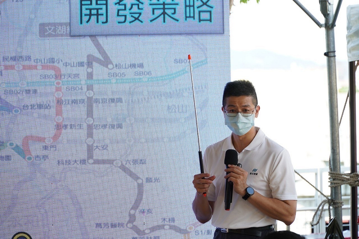 捷運局代理副局長鄭智銘簡報說明。 圖：新北市捷運局提供