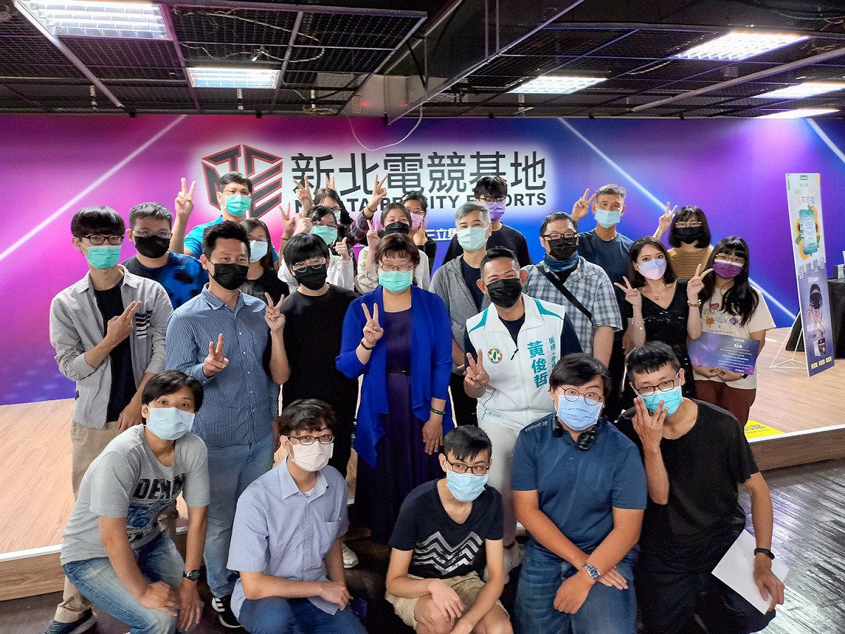 新北市為期6個月的「Esports未來之星」電競課程於今(27)日舉辦成果發表會，透過學員心得分享、實作賽事展示培訓成果。 圖：新北市經發局提供