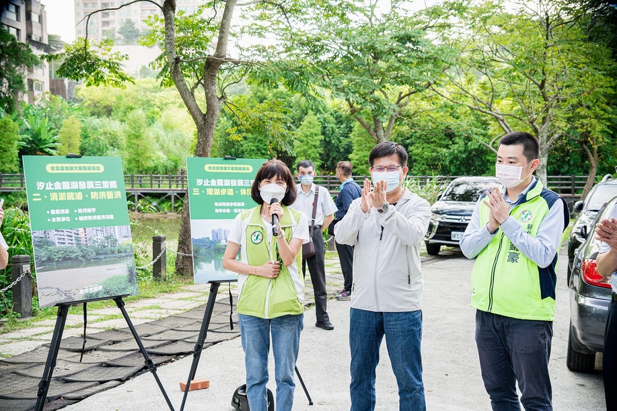 針對近期鴨母港溝整治議題，林佳龍也提到，整體的規劃可以分階段實施，但是要讓市民清楚了解，社區的參與也非常重要。 圖：林佳龍競選辦公室提供