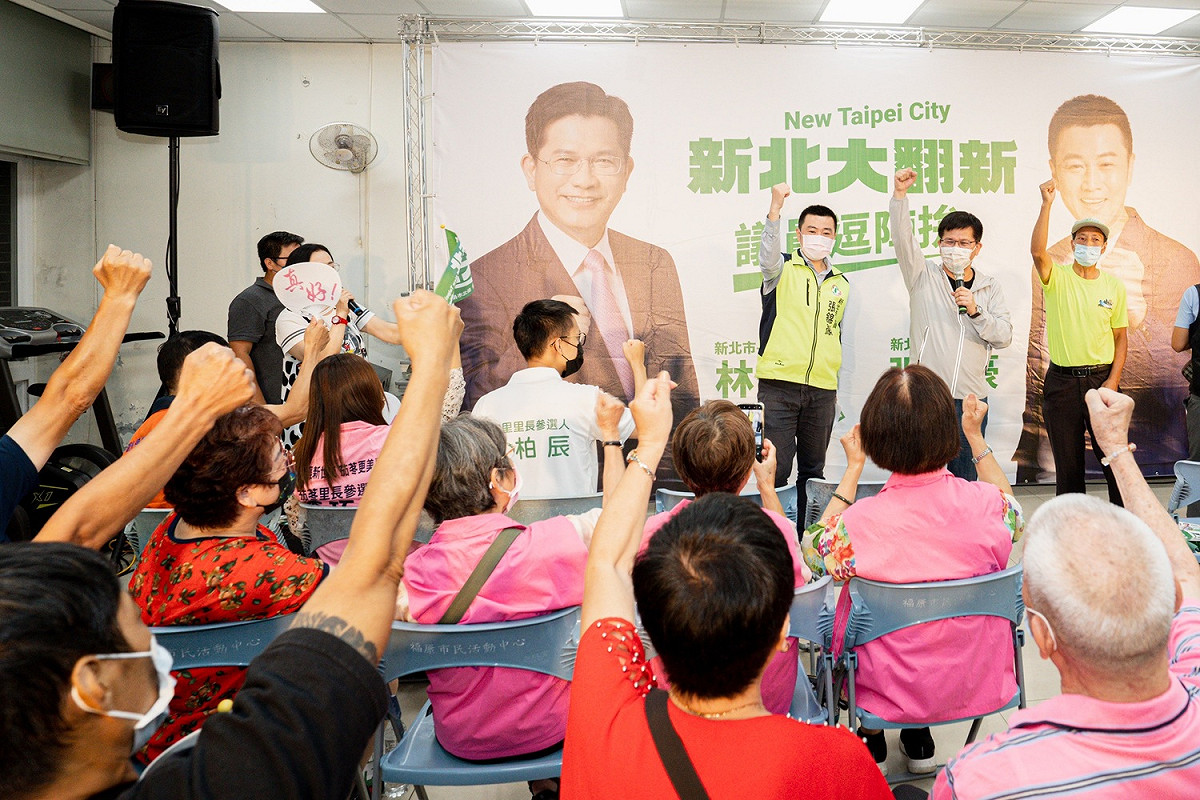 林佳龍說，雖然還沒到投票日，但會努力來促成這項政策進行共管規劃，讓金龍湖再現美麗風華，成為汐止新亮點。 圖：林佳龍競選辦公室提供