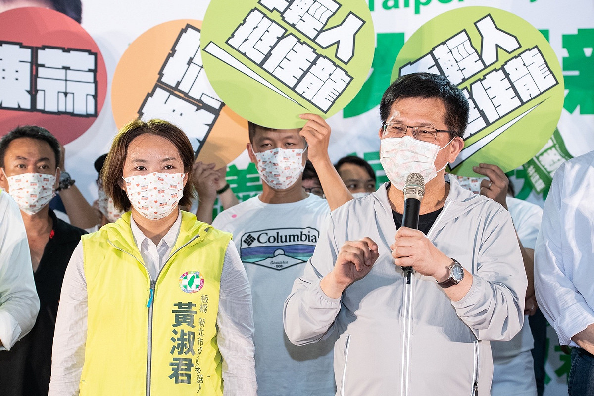 林佳龍8月27日晚間再度到汐止、板橋，參加市議員張錦豪及參選人黃淑君所舉辦的座談會。 圖：林佳龍競選辦公室提供