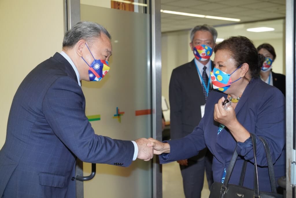 台灣友邦、帛琉共和國副總統兼司法部長席嫵杜27日晚間抵台。 圖：外交部提供