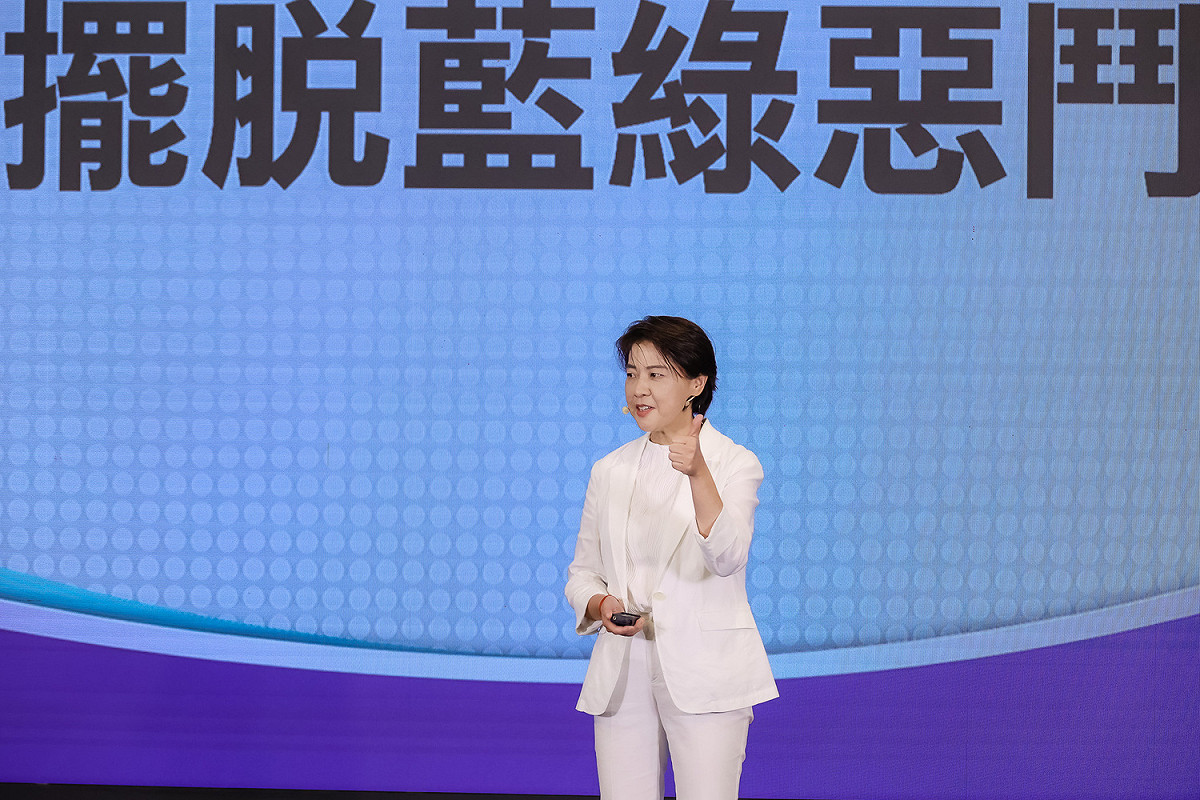 黃珊珊說，擺脫藍綠惡鬥的最好方法，就是「讓黃珊珊當選」。 圖：黃珊珊團隊提供
