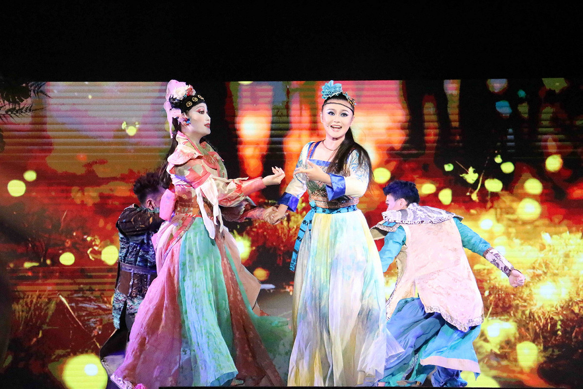 當代傳奇劇場演出《仲夏夜之夢》。